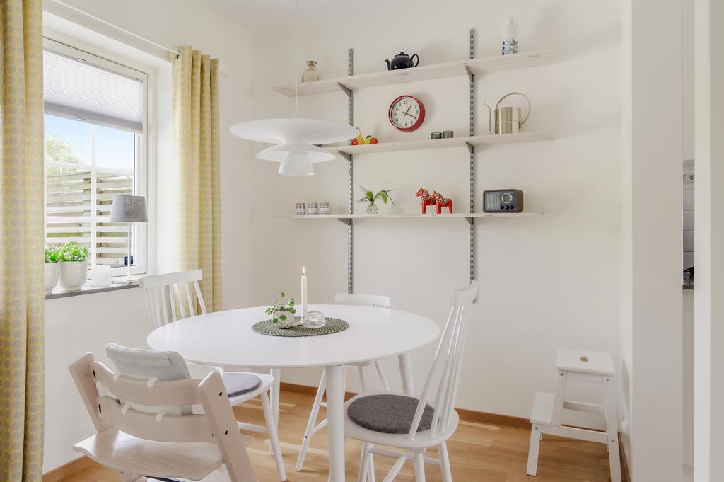 Matplatsen i direkt anslutning till köket.