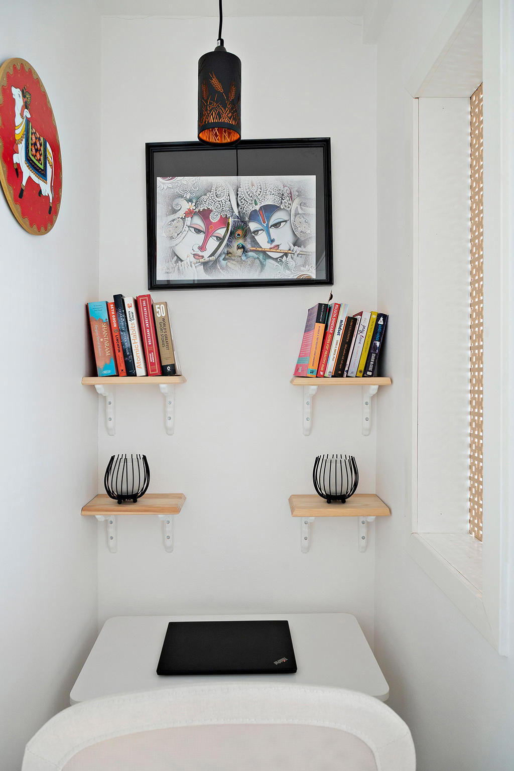 Nisch  med hemmakontor vid sovrummet