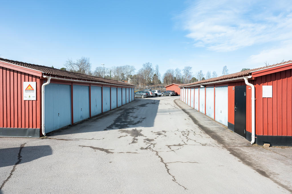 Garage i länga ingår i månadsavgiften