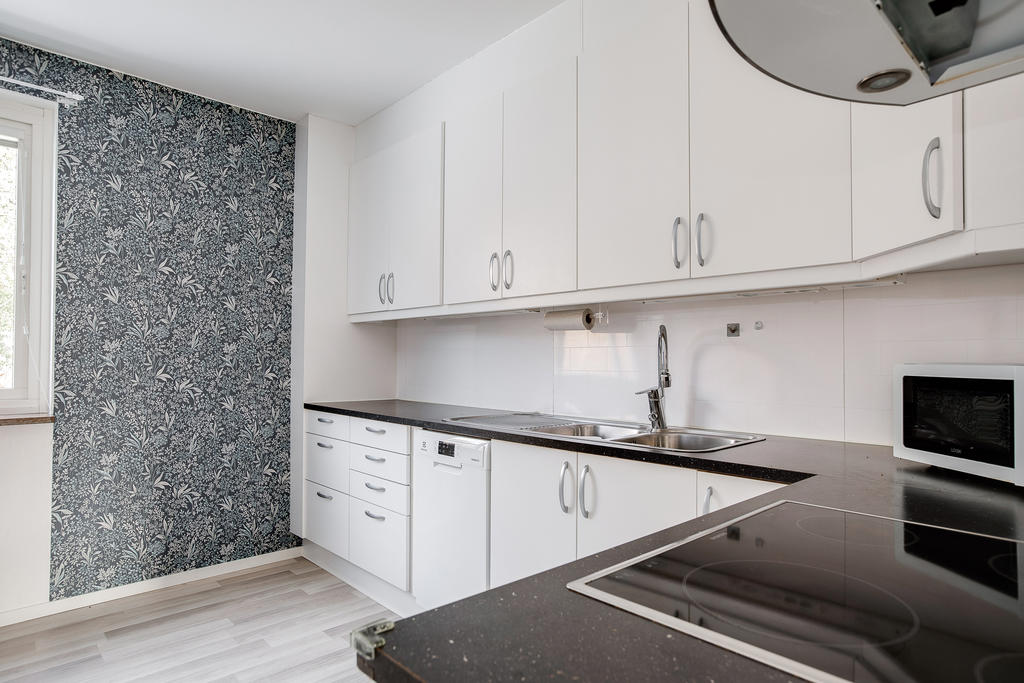 Stilrent kök med gott om förvaring