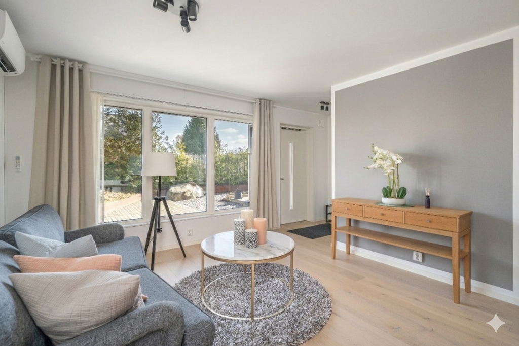 Vardagsrummet, mot entrén