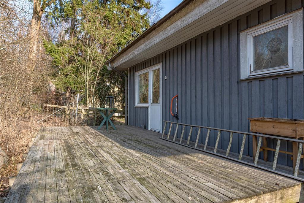 Altan baksida bostaden 