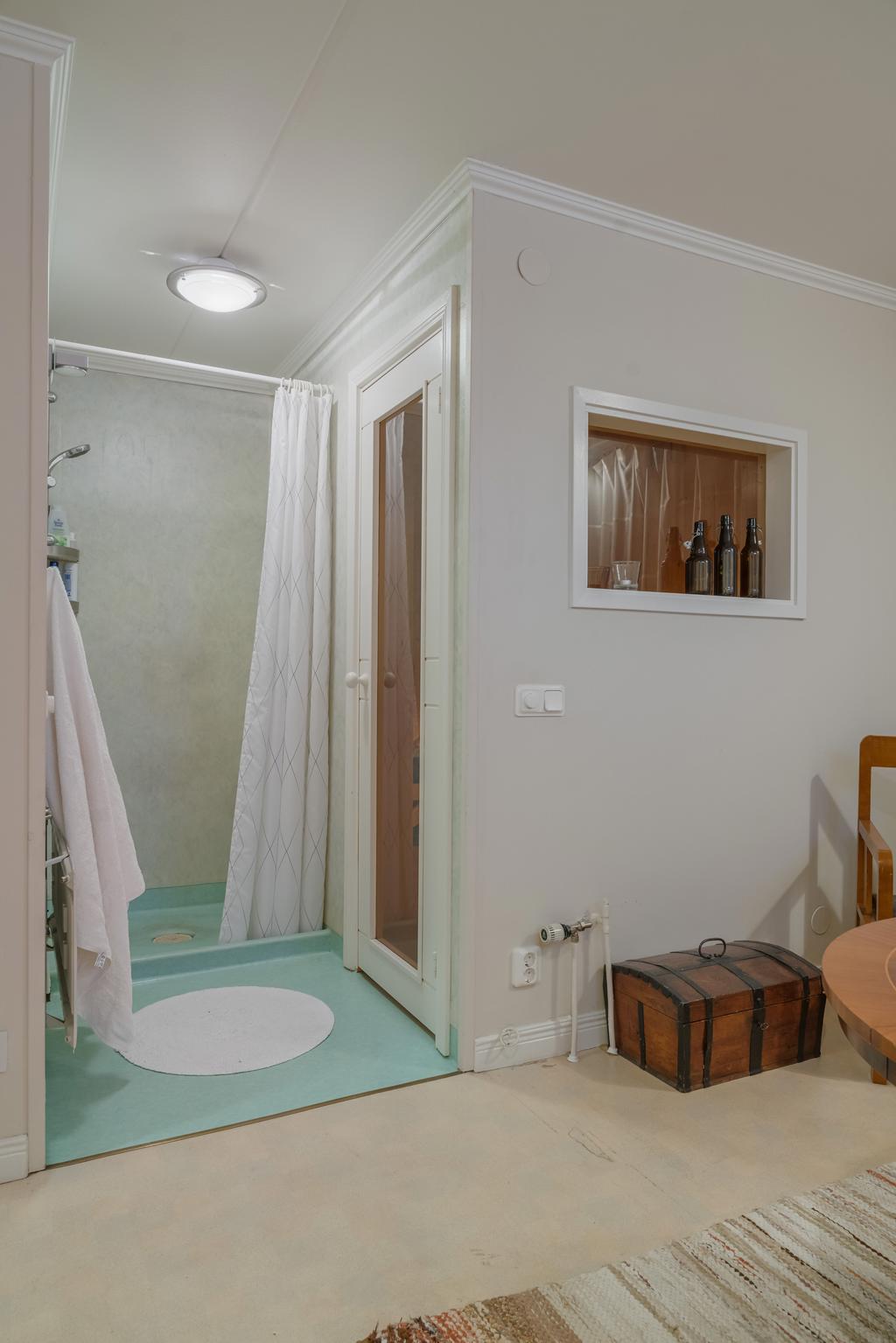 Dusch och bastu i källarplanet