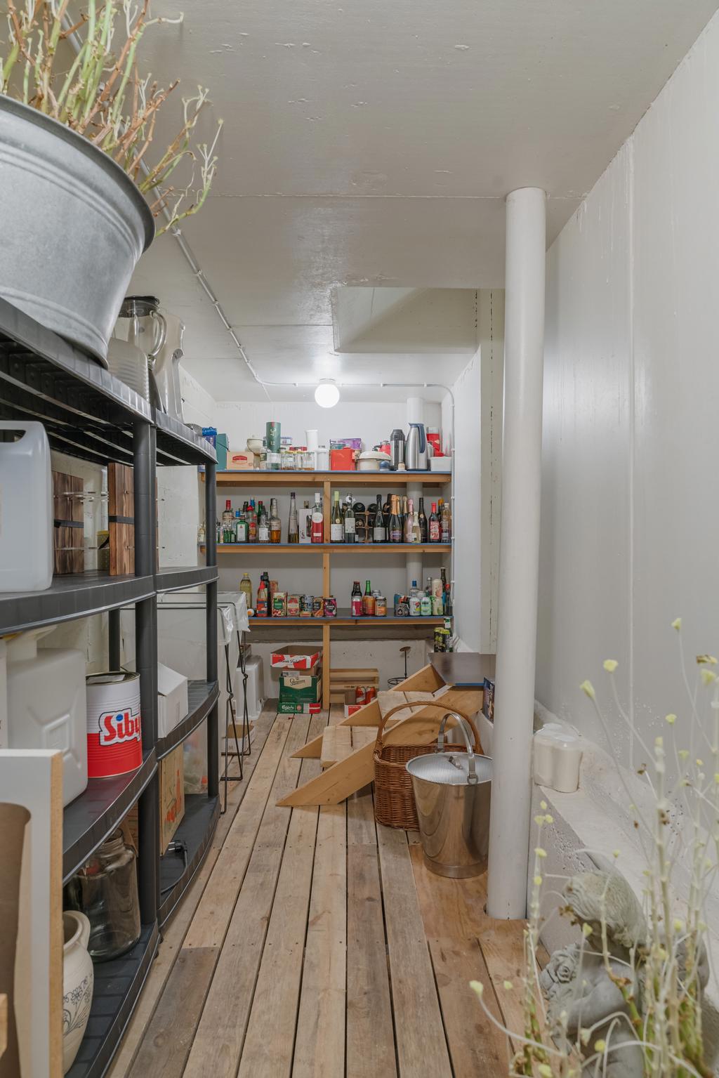 Gott om förvaring i matkällare