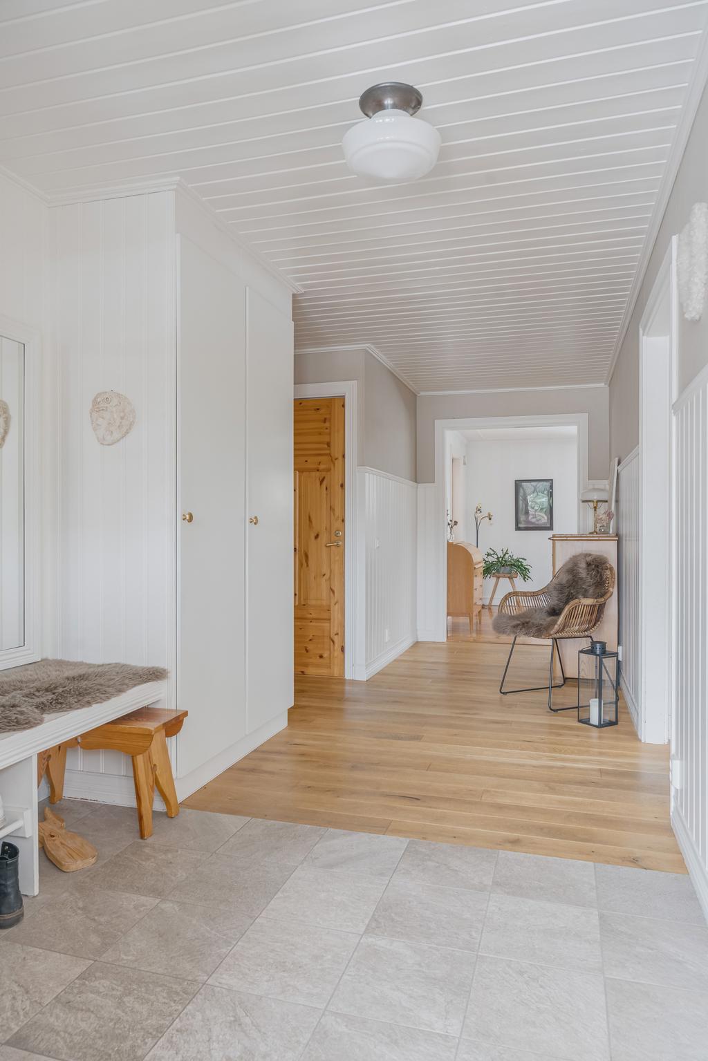 Praktiskt med klinker direkt i hallen