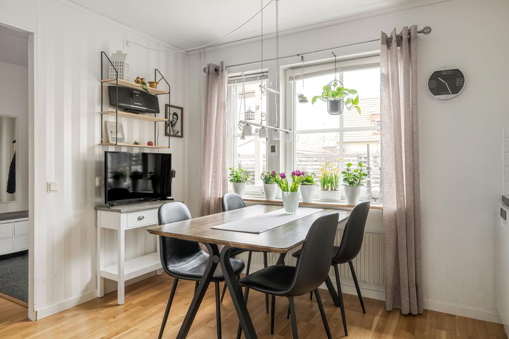 Matgrupp även i köket.