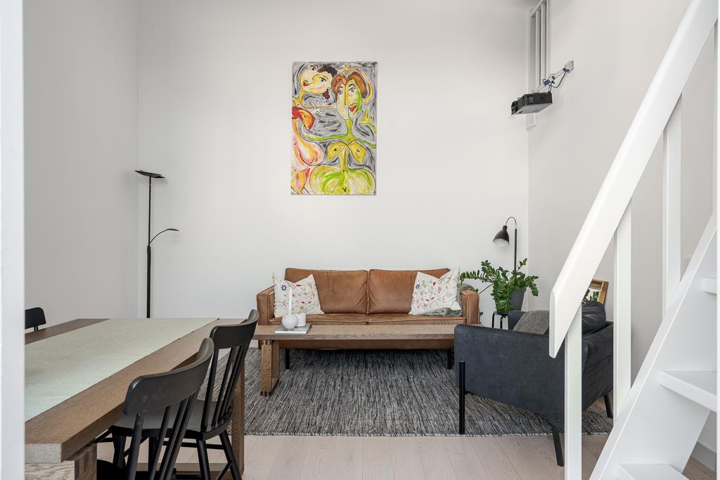 Plats för både soffa och matbord