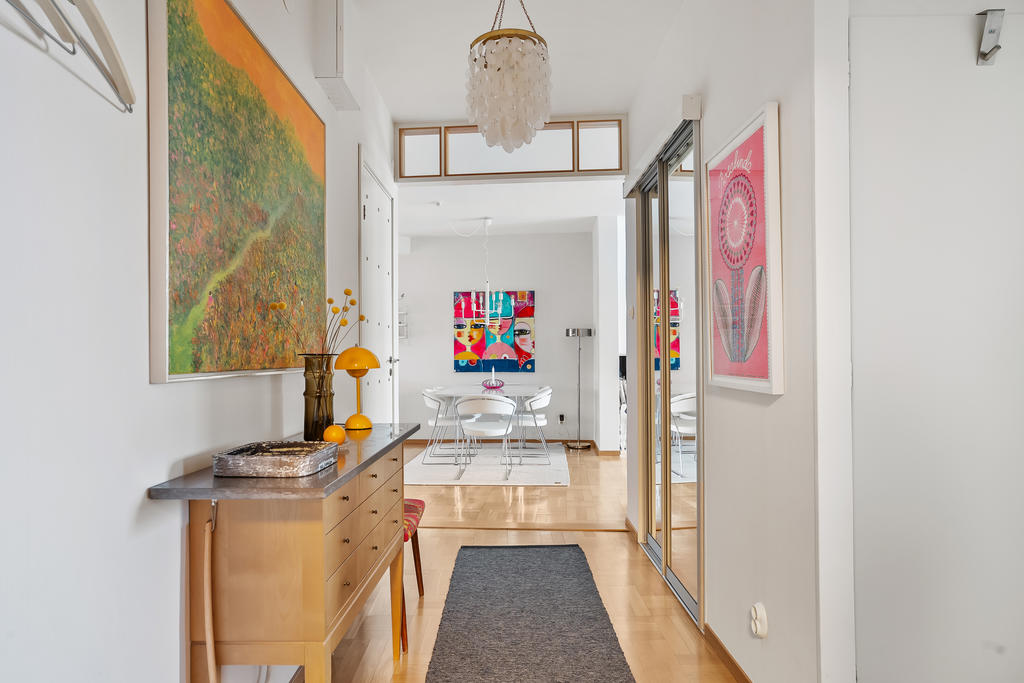 Hall med inbyggda drag garderober