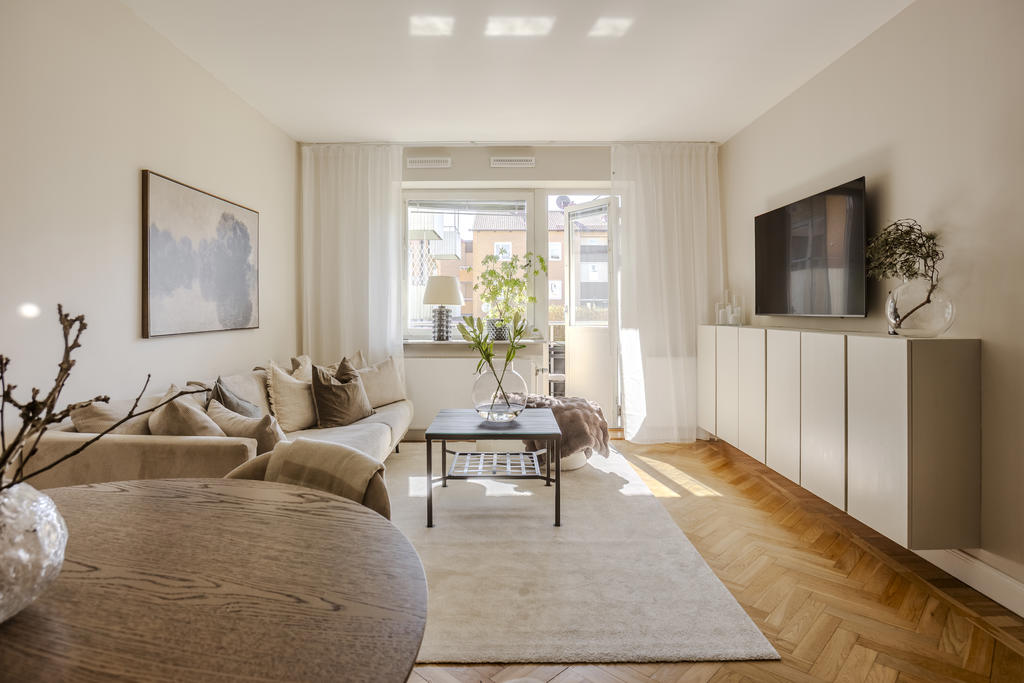 Här är det gott om ljusinsläpp och utgång till mysig balkong