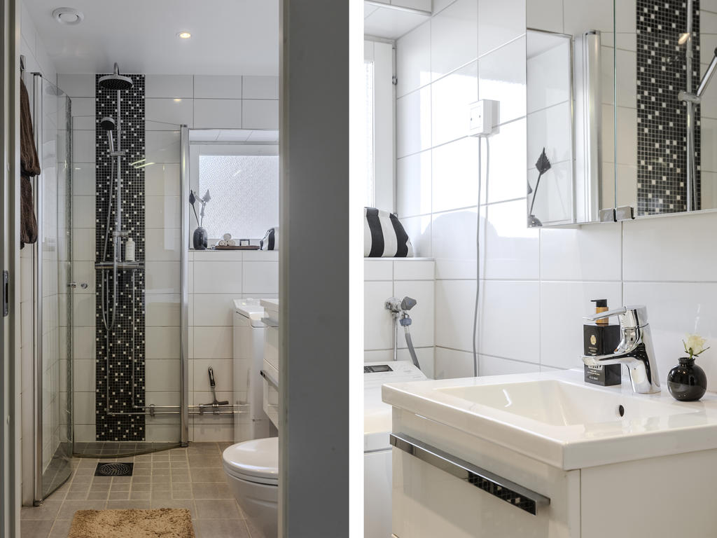 Helkaklat badrum med tvättmaskin