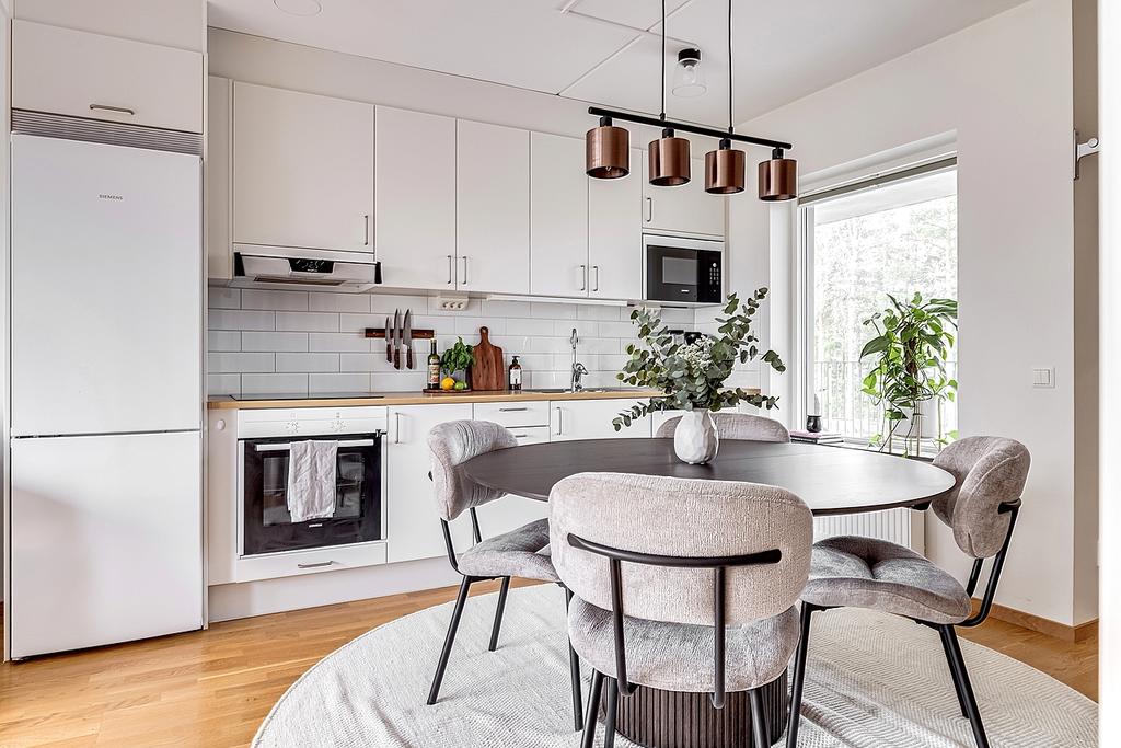 Köket är ett vitt klassiskt och tidlöst kö från Marbodal.