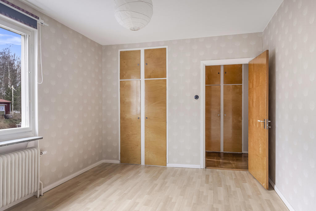 Sovrum med inbyggd förvaring