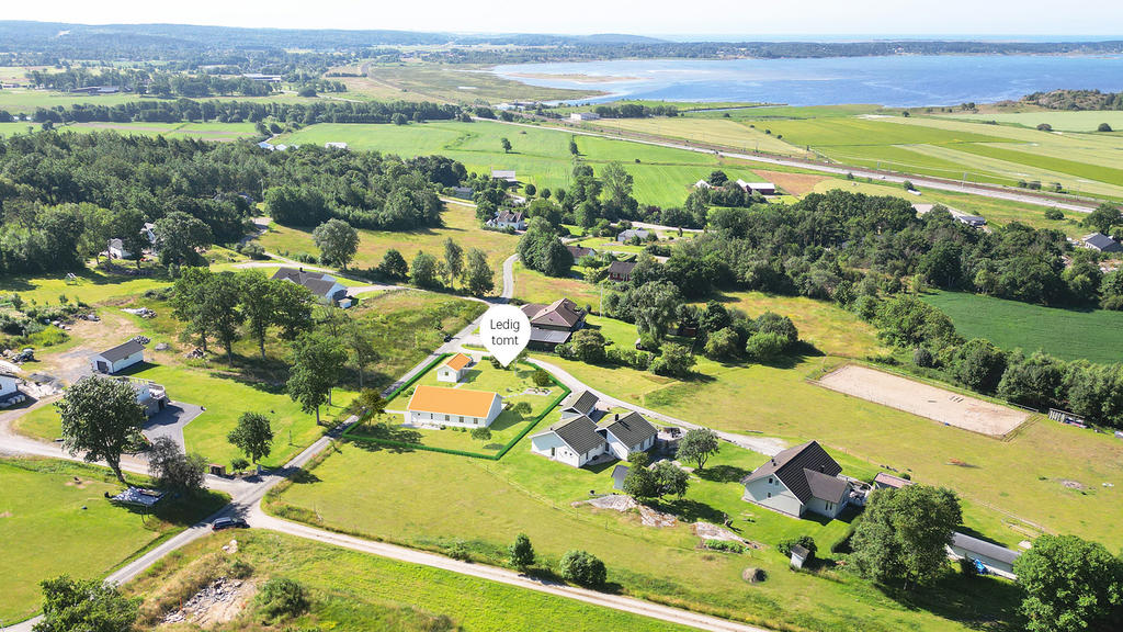 Stor tomt med högt läge och havsutsikt i Åkraberg!