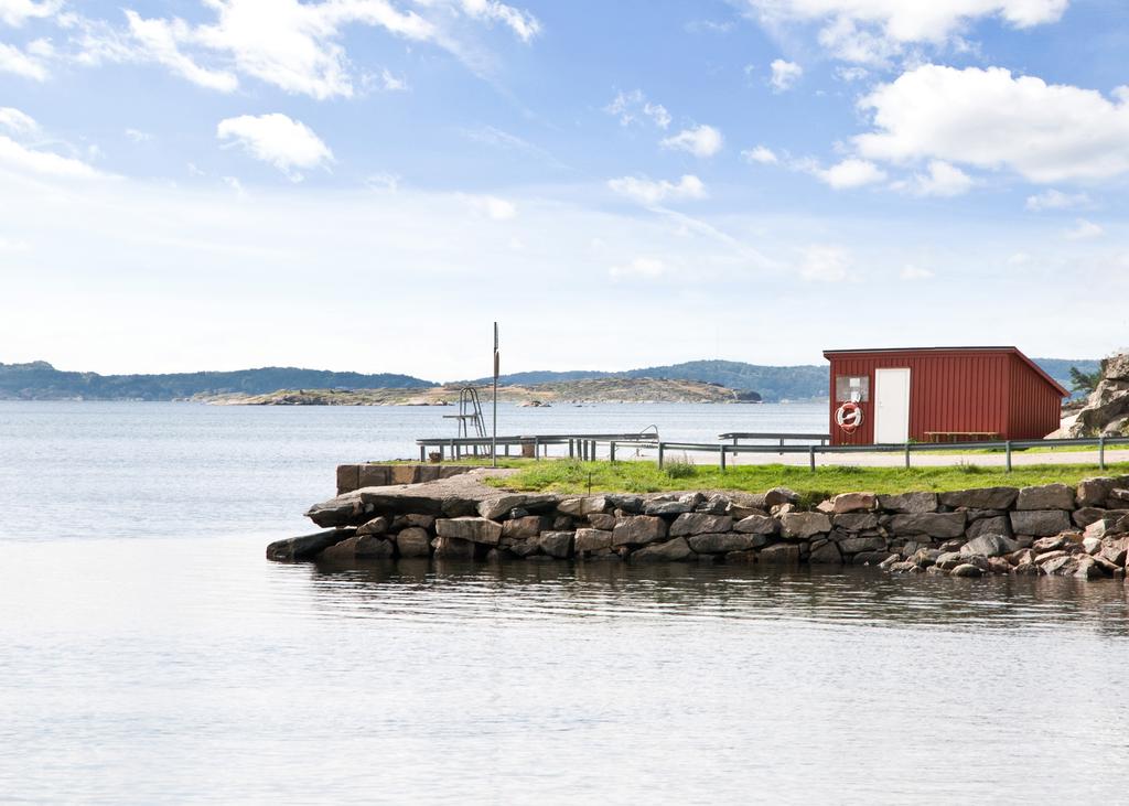 Rossö badplats, ca 10 min i bil ifrån fastigheten
