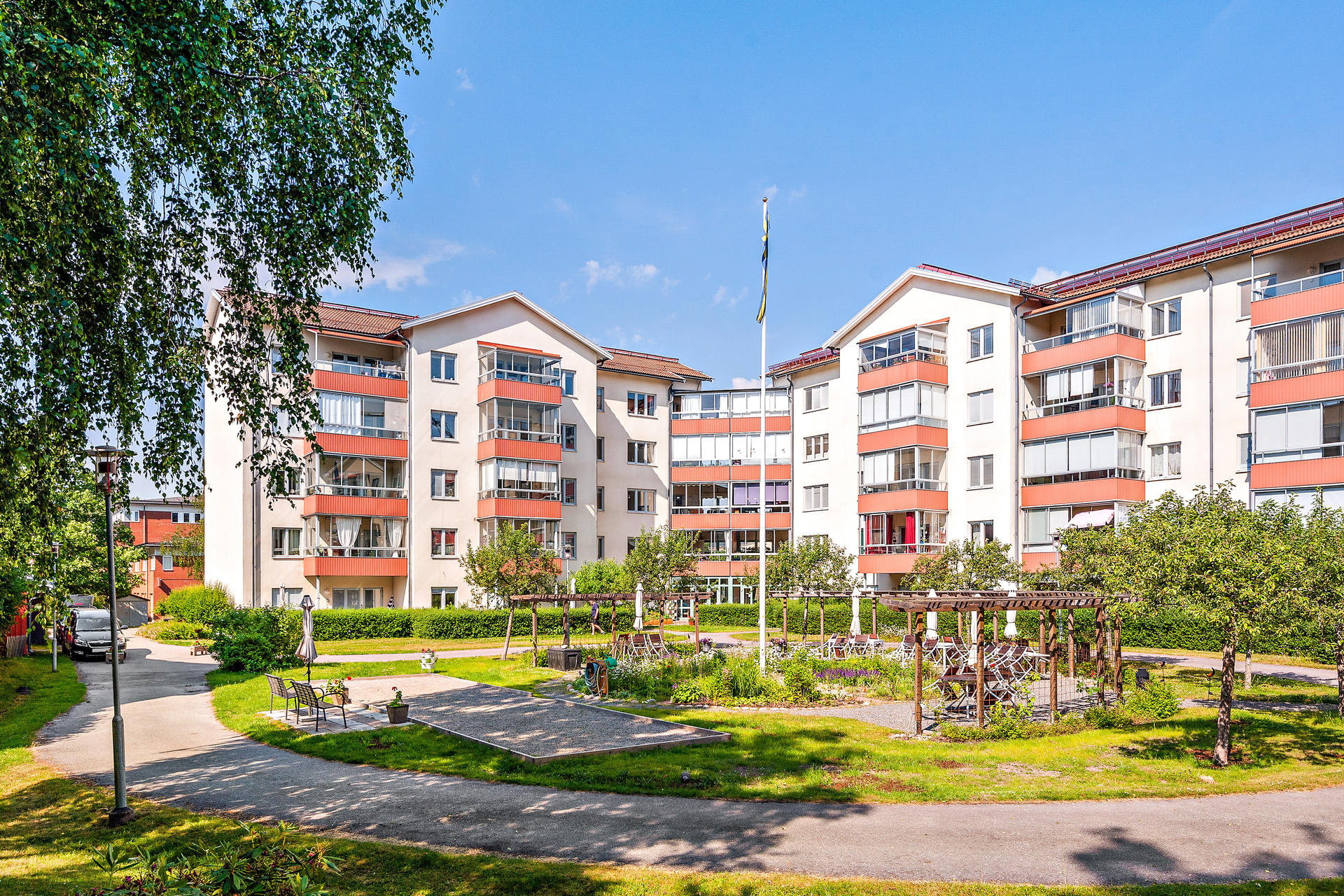 r-mossev-gen-23-v-n-5-tullinge-svensk-fastighetsf-rmedling