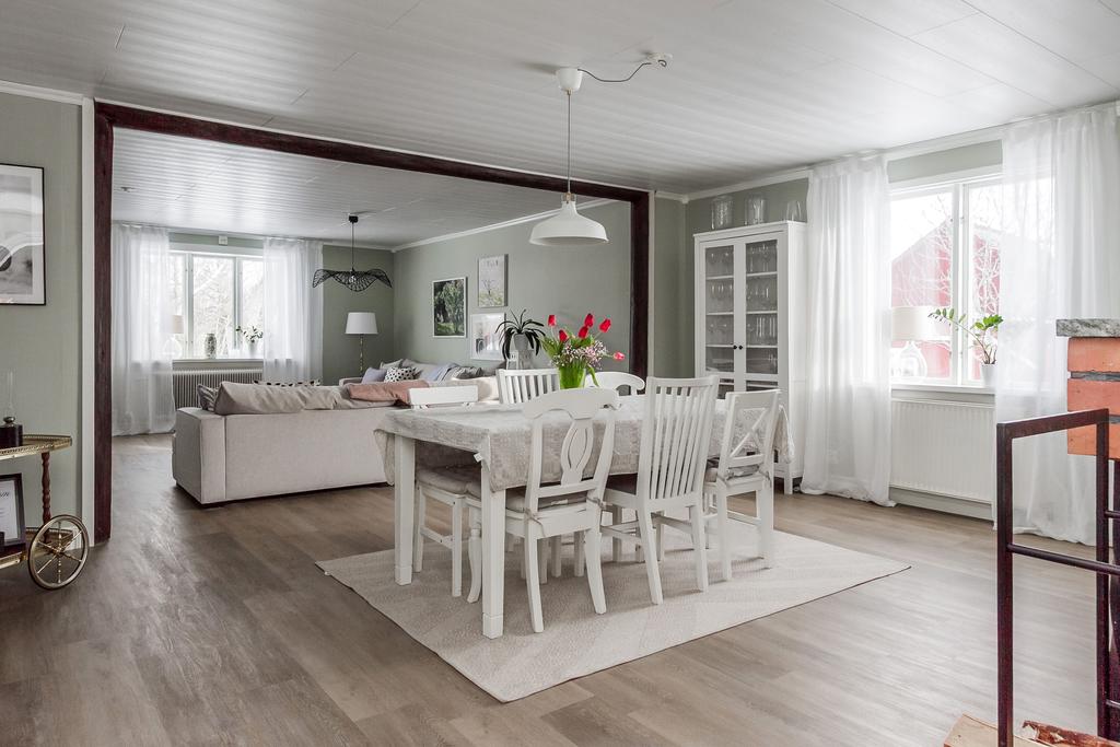 Vardagsrum med matsalsdel