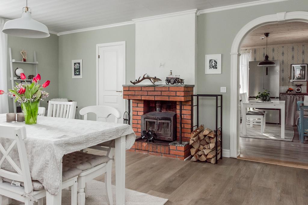 Vardagsrum med matsalsdel