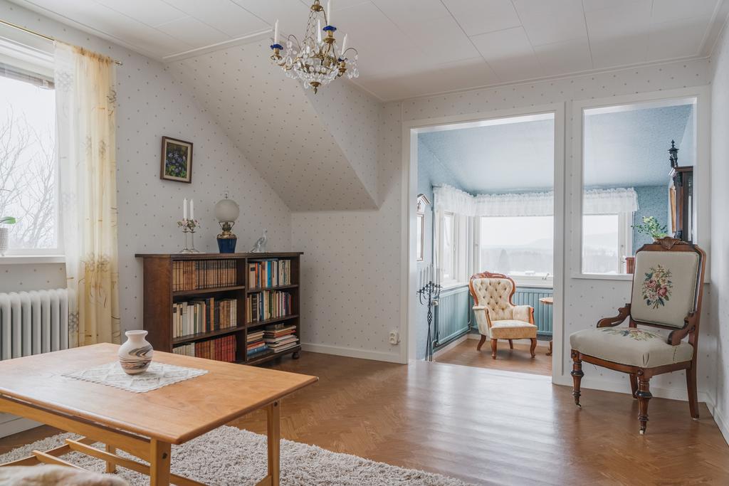 Sovrum 1 sett mot alkoven.