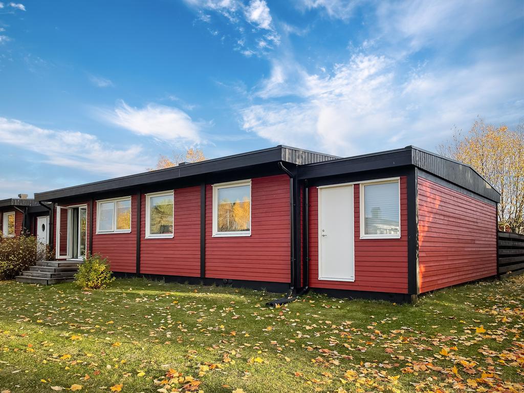 Säljarens foto från baksidan av huset