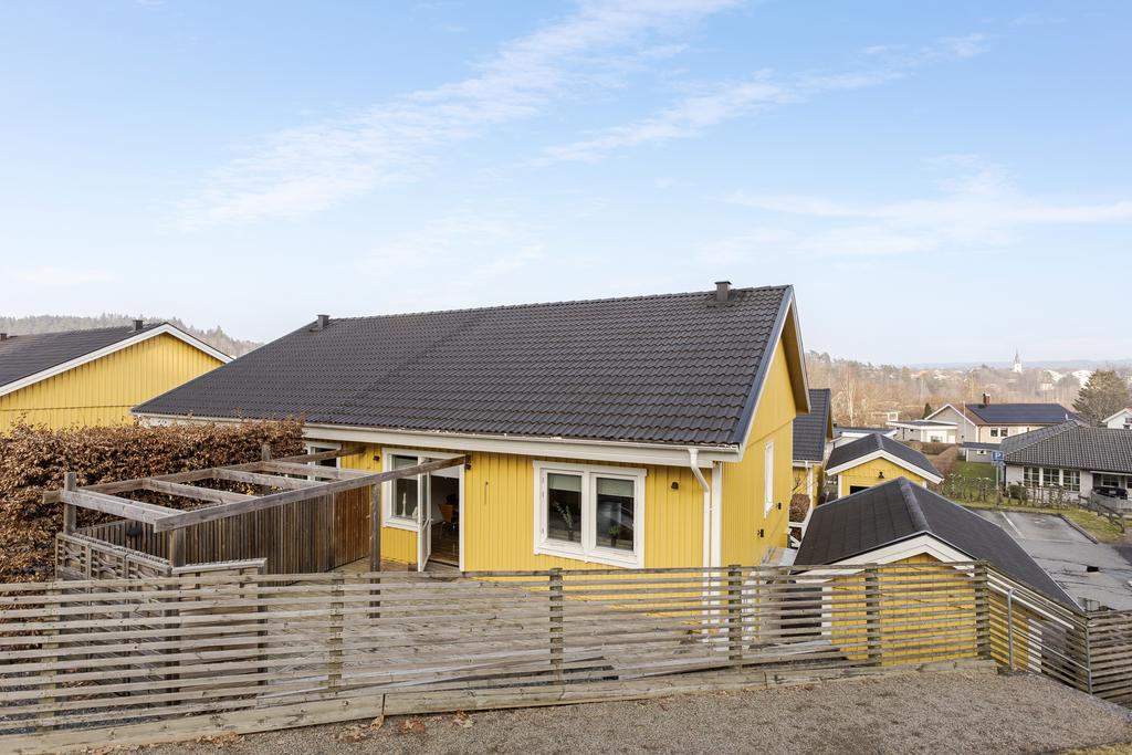 Högt läge längst in på gatan.