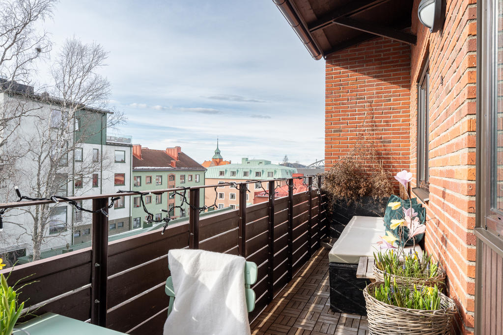 Rymlig och mysig balkong