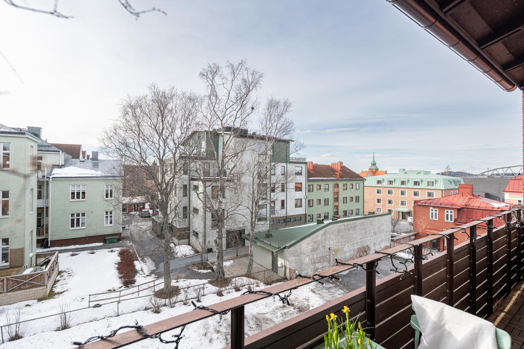 Här blickar du ut över Karlslunds äldre gårdar.