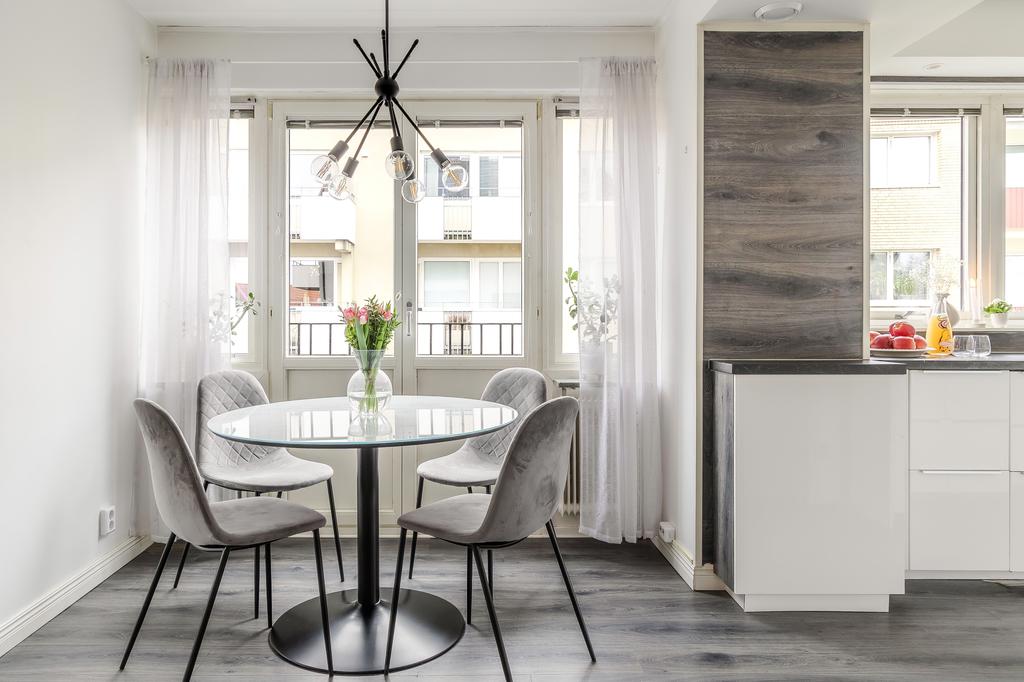 Här finns det en fransk balkong för både vädring och ett härligt ljusinsläpp 