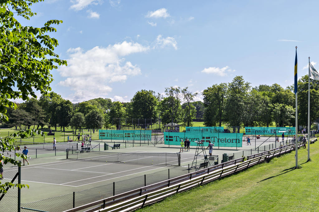 Tennisbanor utomhus sommartid