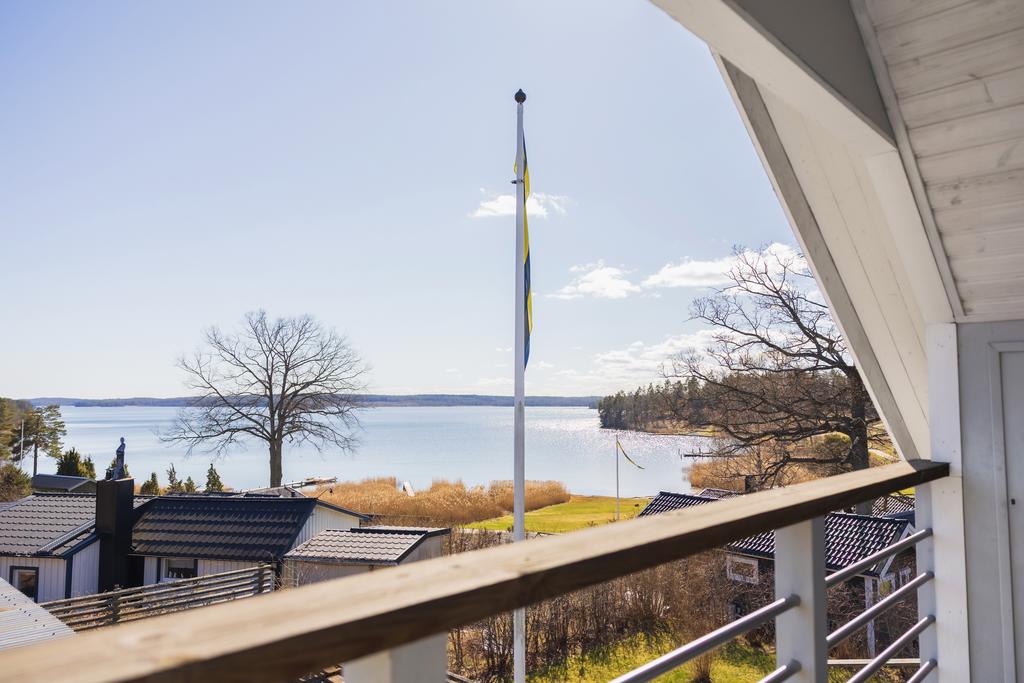 Här bor du naturskönt med fantastisk tomt och närhet till havet och skärgården.