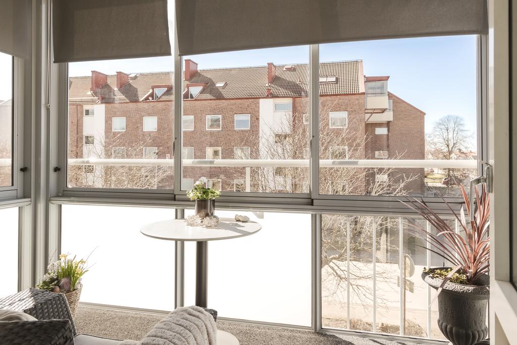 Inglasad balkong som förlänger bostaden och utomhus säsongen