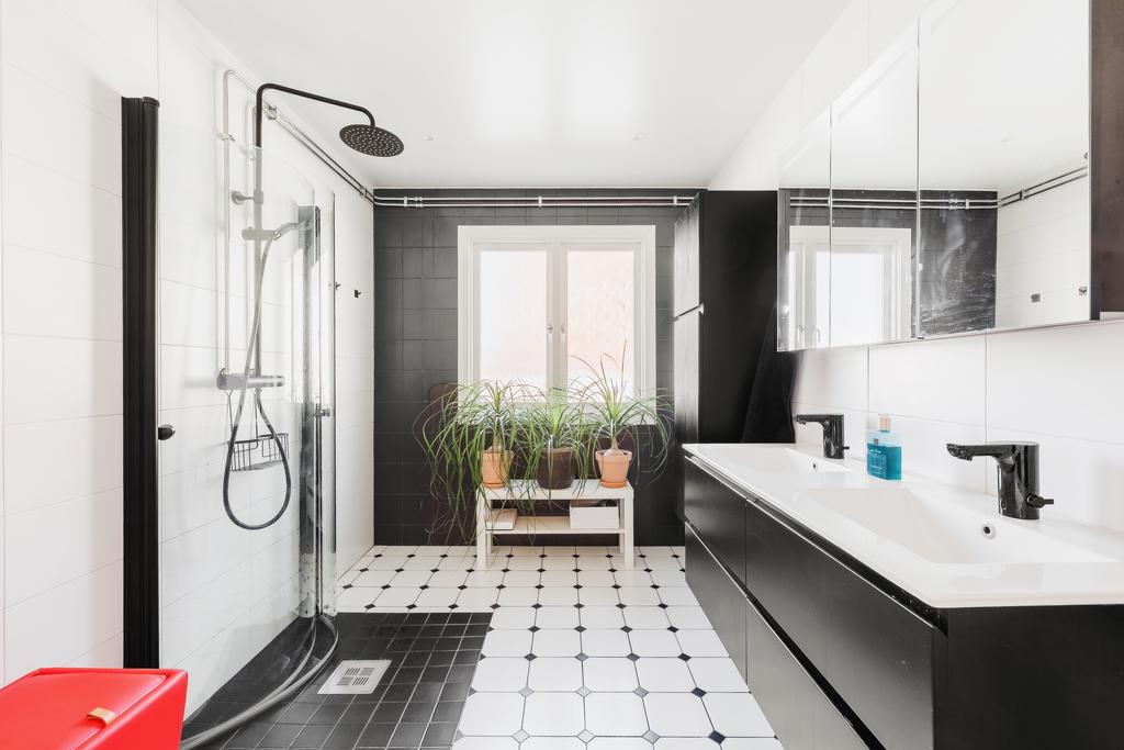 Badrum övre plan totalrenoverat 2022