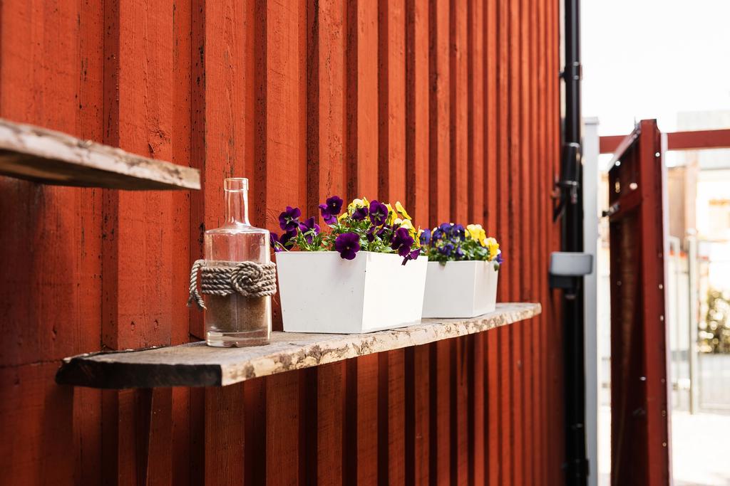 Entré från V Kyrkogatan