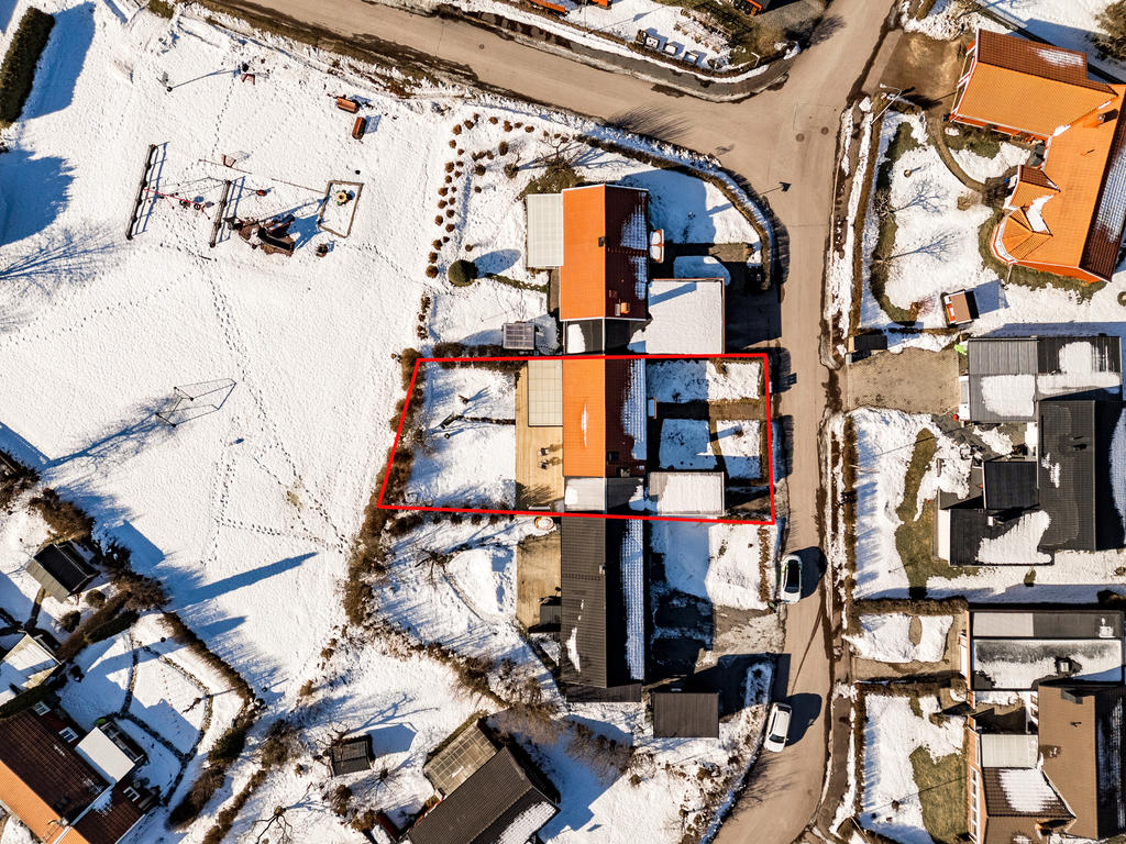 Stor allmänning bakom huset