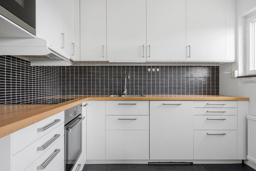 Gott om förvaring och arbetsyta