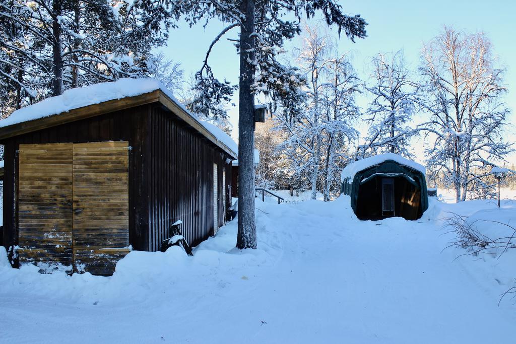 Förråd och tätlgarage