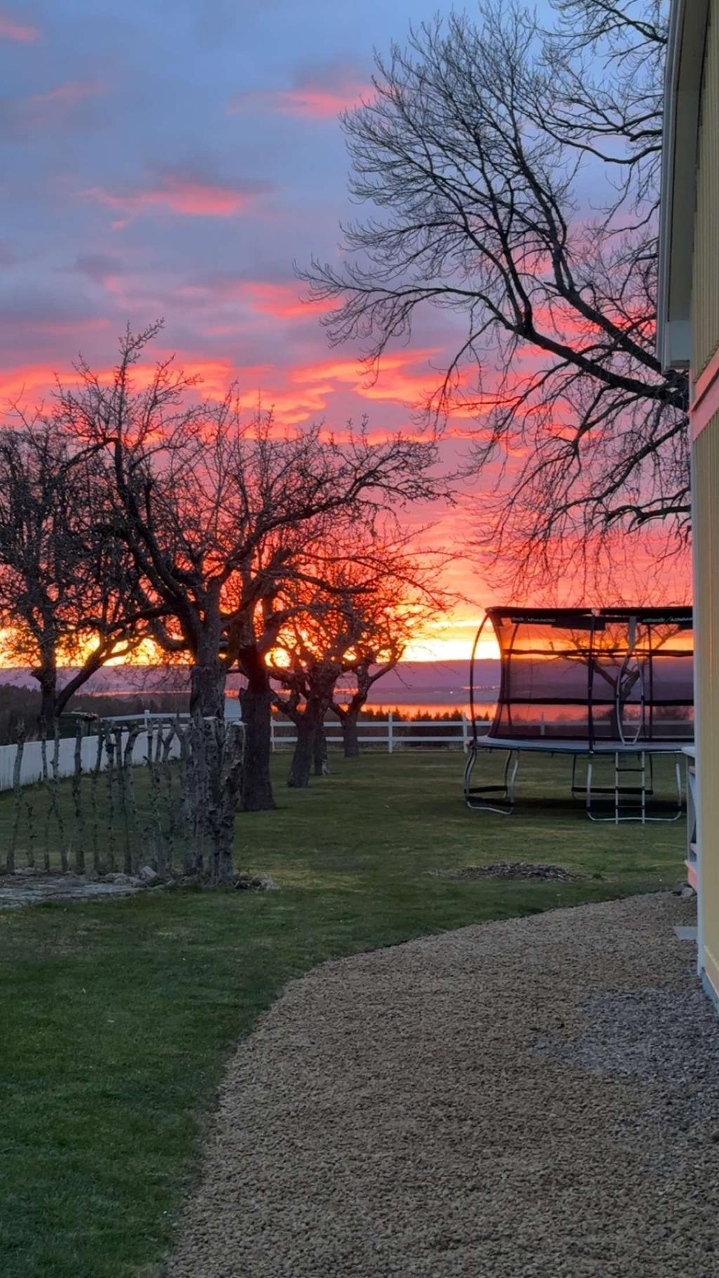 Säljarens bild från en av många vackra solnedgångar