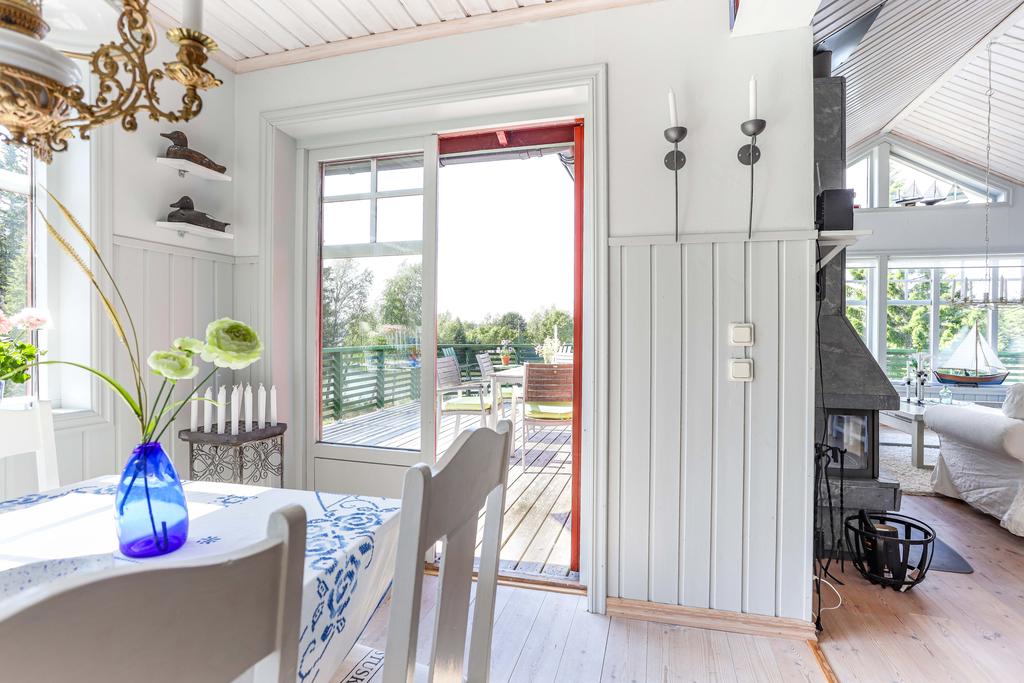 Balkongdörrar mot den stora altanen