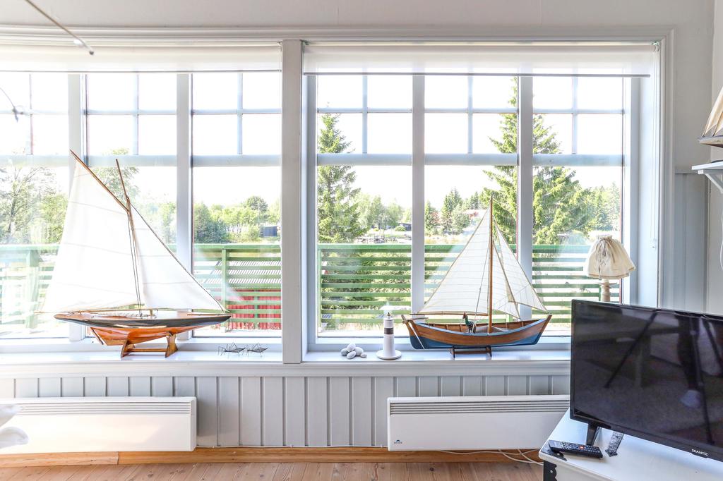 Ljusinsläpp och vatten vy ! 