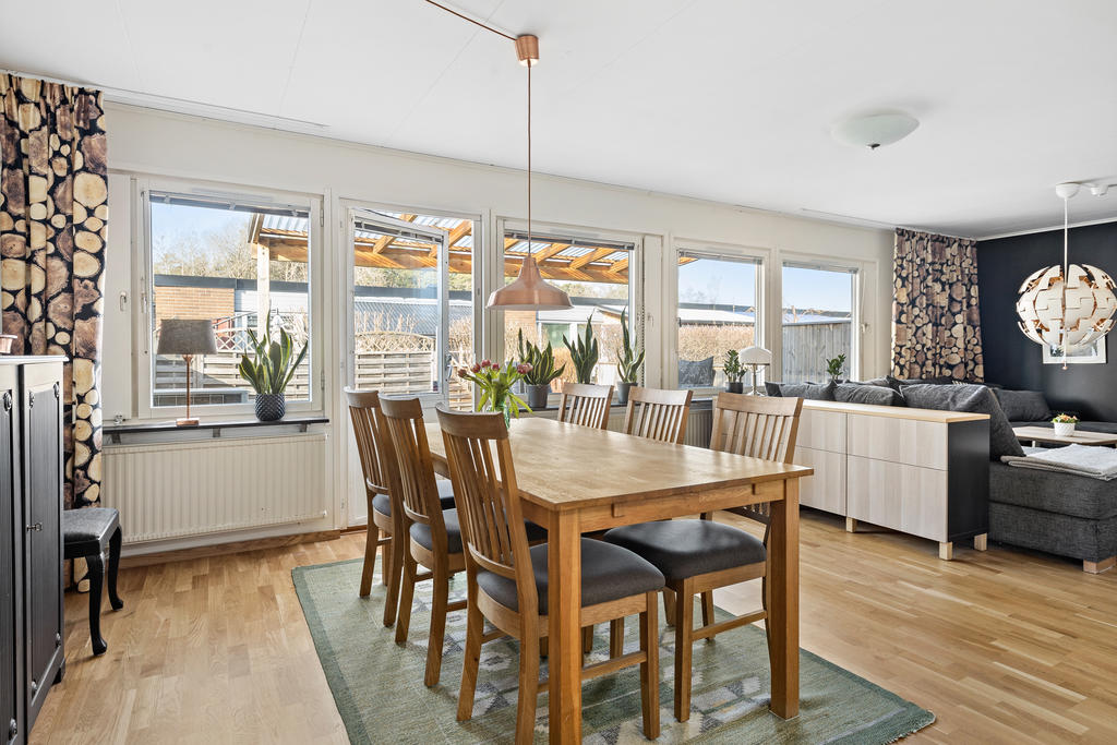 Matplats och altandörr