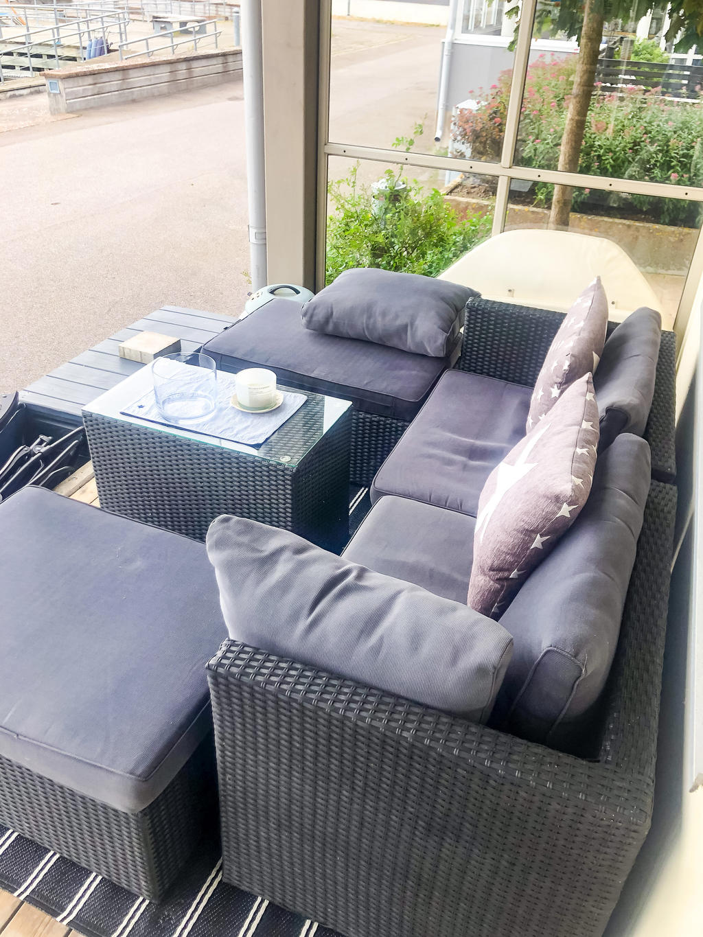 Uteplats mot båtarna