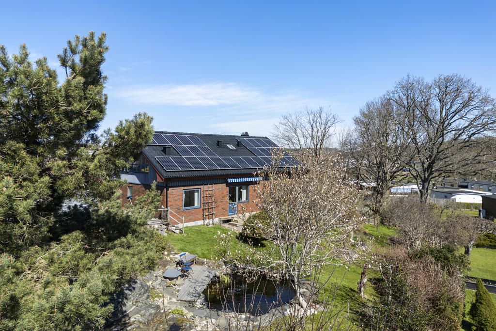 Fastigheten är utrustad med solpaneler