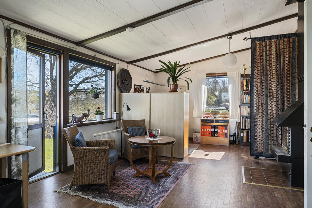 .. och med utgång till trädgård 