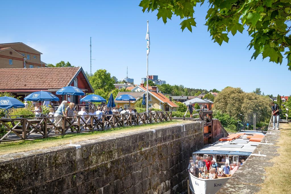 Ett stenkast bort till Tannefors slussar