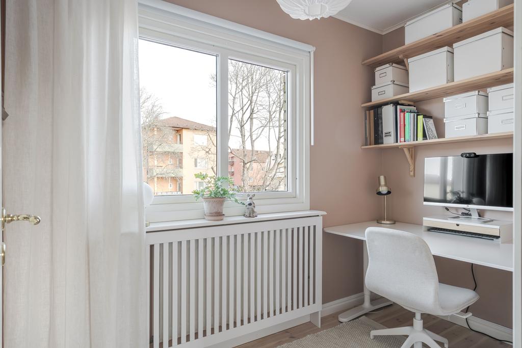 Arbetsrum som kan användas som litet barnrum