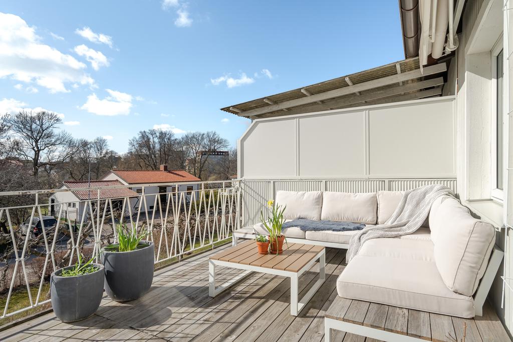 Stor terrass nås från sovrum 1