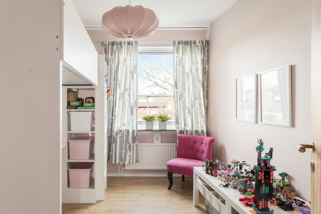 Ett av sovrummen är inrett som ett barnrum idag 