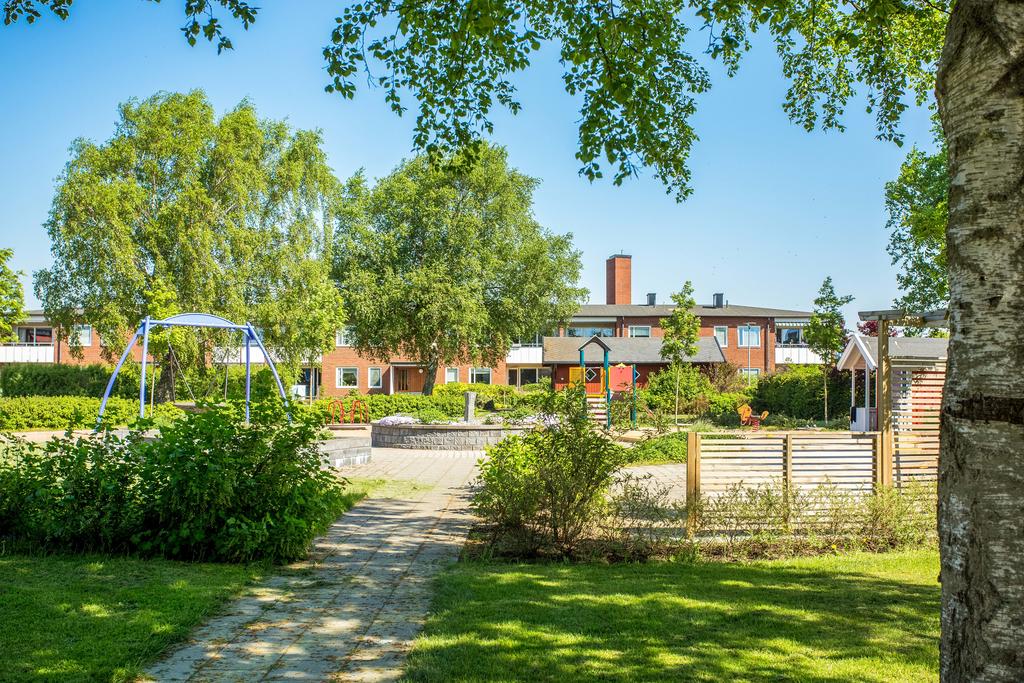 Bild tagen under sommaren. Är ni intresserade av Vegagatan 27B? Tveka inte på att anmäla er till visning! 