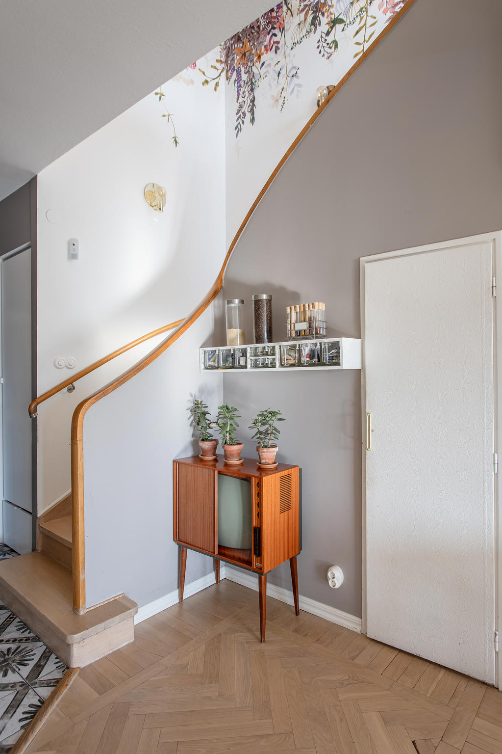 Skafferi under trappan