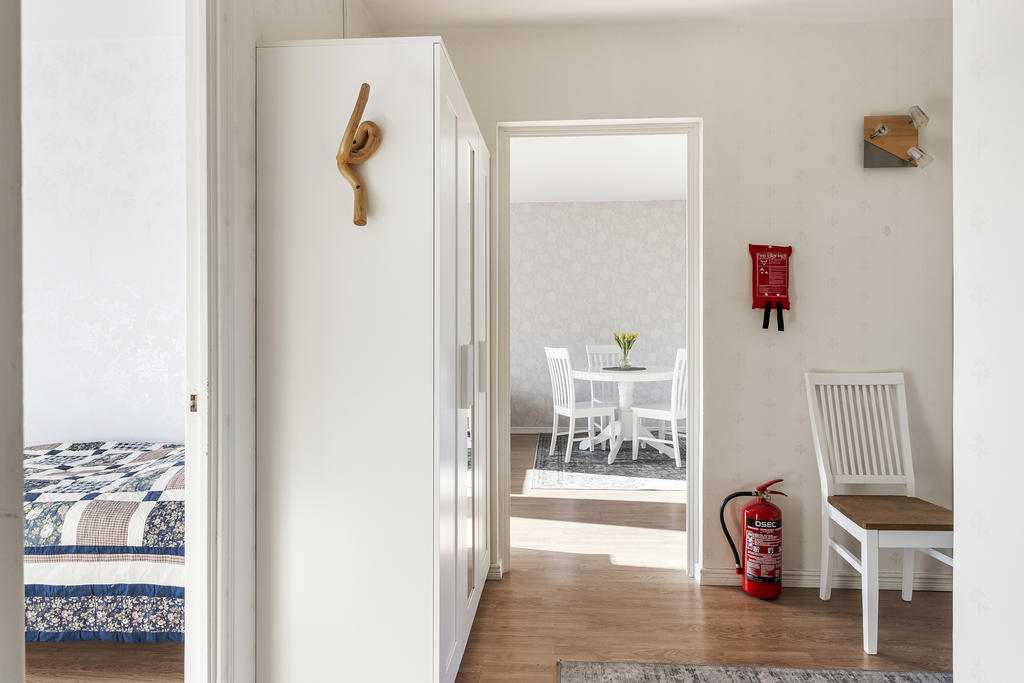 Hall med plats för förvaring