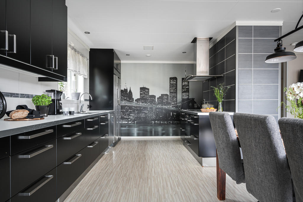 Generöst med arbetsytor och gott om förvaring